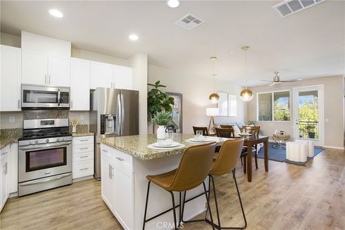 40-2651 Lincoln Ct, Buena Park, CA, 90620-4610 | Card Image