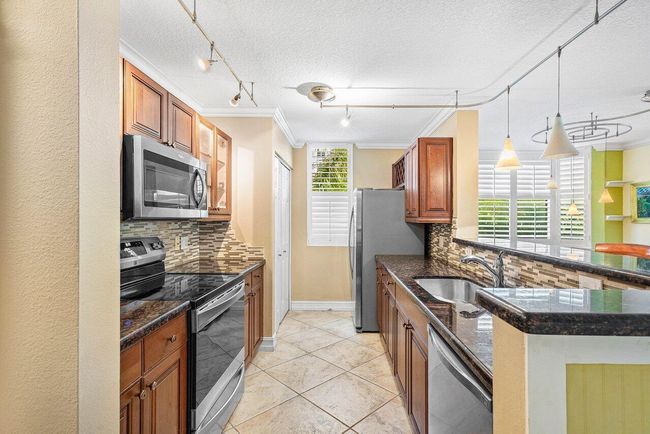 APT-201 - 3606 S Ocean Blvd, Condo with 3 bedrooms, 2 bathrooms and null parking in Highland Beach FL | Image 9