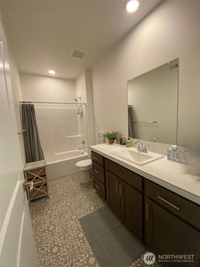 Guest Bathroom | Image 19