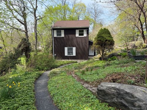 8 Sunset Dr, Bedford Hills, NY, 10507-1818 | Card Image