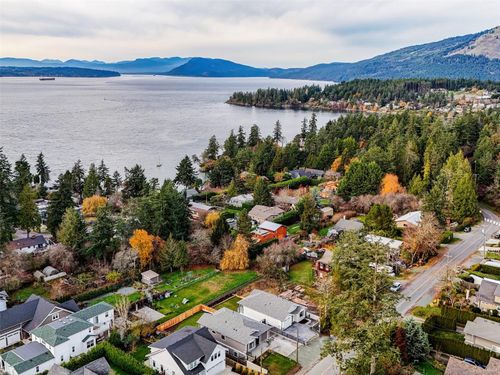 10950 Chalet Rd, North Saanich, BC, V8L5M2 | Card Image