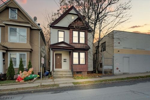 81 Holmes St, Belleville, NJ, 07109-3122 | Card Image