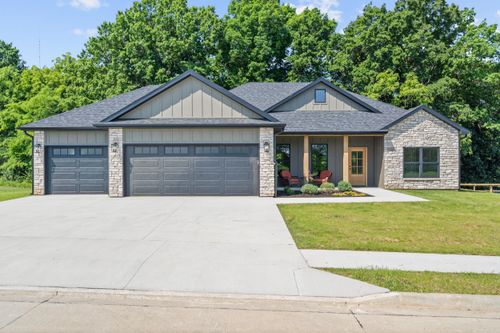 1317 Stonehaven Dr, Boonville, MO, 65233-5519 | Card Image