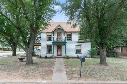 103 N Crockett St, Henrietta, TX, 76365-2744 | Card Image