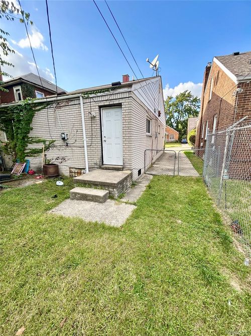 2505 La Belle St, Detroit, MI, 48238-4000 | Card Image