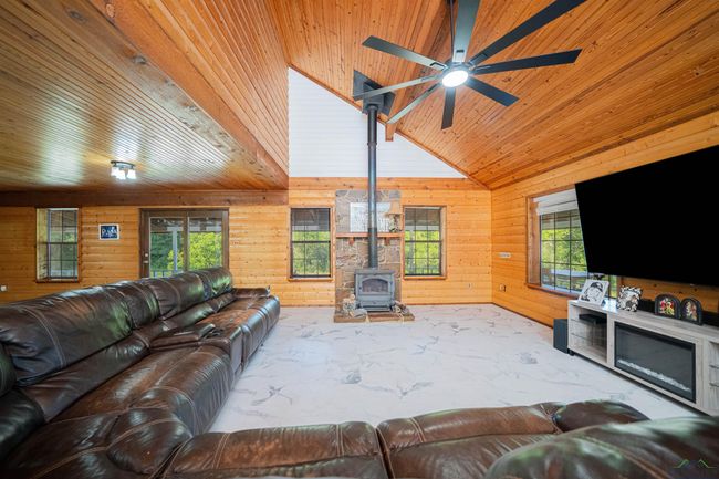 741 E Wilkins Rd, House other with 3 bedrooms, 2 bathrooms and null parking in Gladewater TX | Image 4