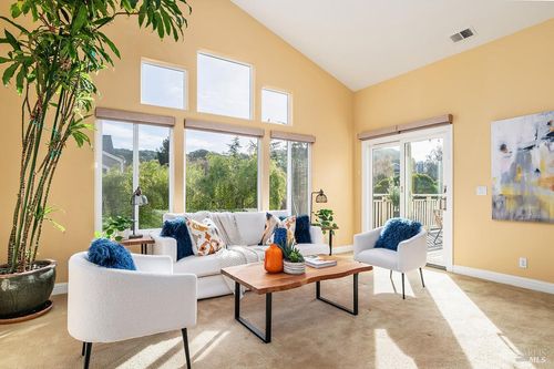 38 Creekside Ct, Corte Madera, CA, 94925-1267 | Card Image