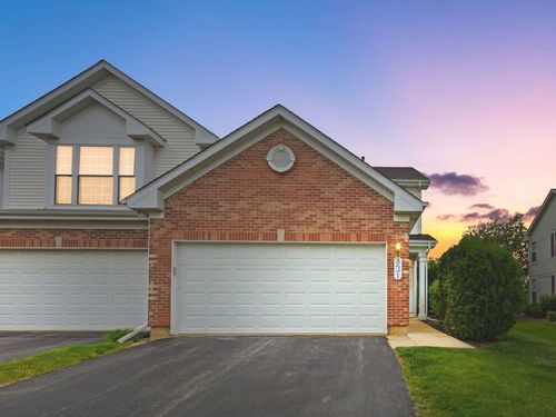 831-831 Stuarts Dr, St. Charles, IL, 60174-4725 | Card Image