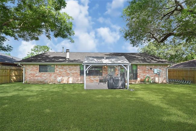 2703 Shady Creek Dr, House other with 3 bedrooms, 2 bathrooms and 2 parking in Pearland TX | Image 24