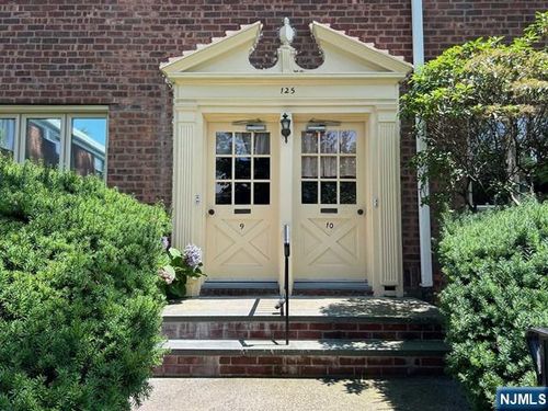 125 E Clinton, Bergenfield, NJ, 07621 | Card Image