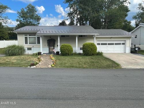 527 E Caroline Ave, Altoona, PA, 16602-5454 | Card Image
