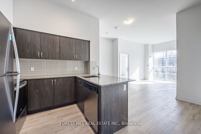 105 - 10 Meadowglen Pl, Condo with 3 bedrooms, 2 bathrooms and 1 parking in Toronto ON | Image 3