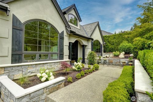 19530 Se 24th Pl, Sammamish, WA, 98075-7492 | Card Image