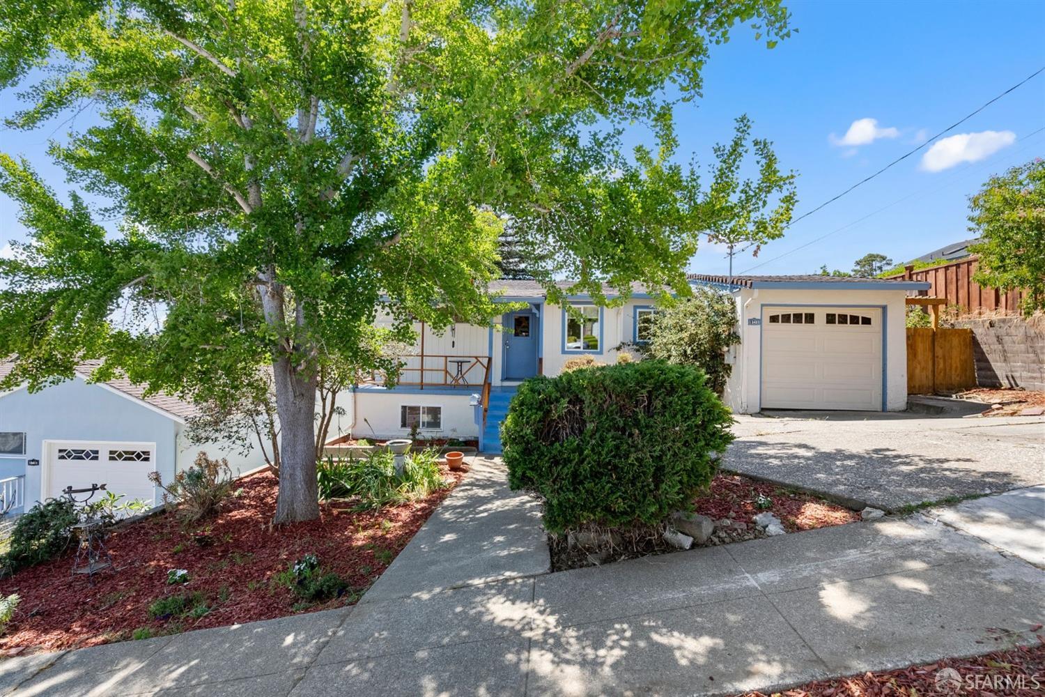 Plymouth Dr, Castro Valley, CA 94546