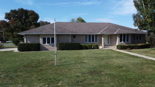 601 N Church St, Crescent City, IL, 60928-8028 | Card Image