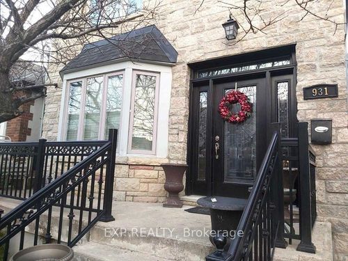 lower-931 Pape Ave, East York, ON, M4K3V4 | Card Image