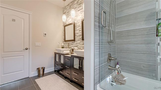 Main Bathroom | Image 49