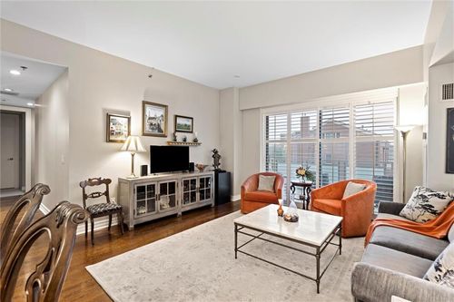 306-4950 Central St, Kansas City, MO, 64112-2524 | Card Image