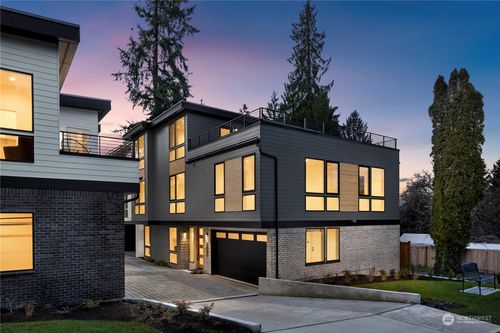 8237 122nd Ave Ne, Kirkland, WA, 98033-8017 | Card Image