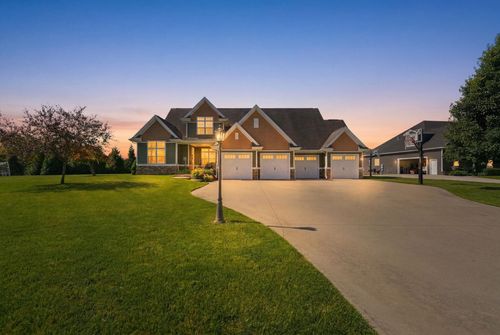 911 Hawthorn Dr, Warsaw, IN, 46582-5821 | Card Image