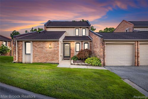 3013 Moon Lake Dr, West Bloomfield, MI, 48323-1844 | Card Image