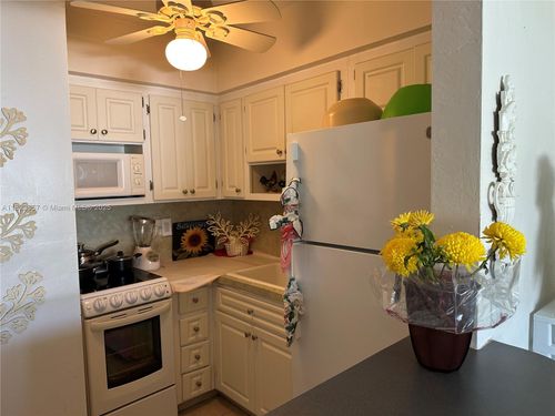 apt-118-851 Atlantic Shores Blvd, Hallandale Beach, FL, 33009-2633 | Card Image