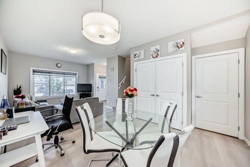 {{alt}} | Card Image