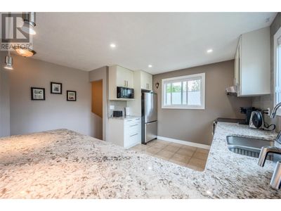 342 Devon Dr, House other with 3 bedrooms, 2 bathrooms and 1 parking in Okanagan Falls BC | Image 3