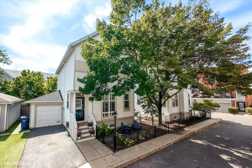 2907 Wolcott Ave, Chicago, IL, 60657-4056 | Card Image