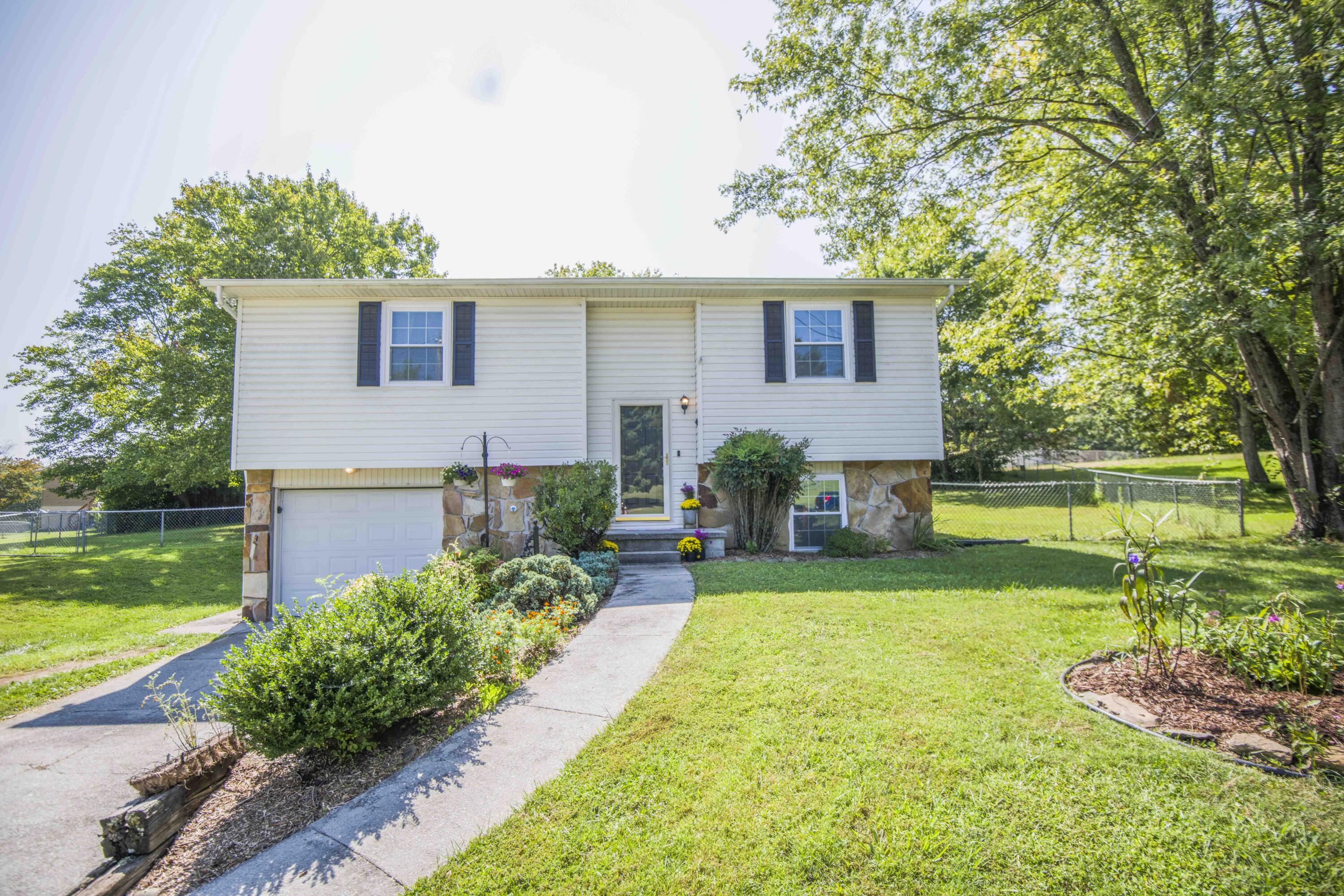 Brookglen Ln, Knoxville, TN 37932