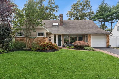 30 Range Dr, Merrick, NY, 11566-3233 | Card Image