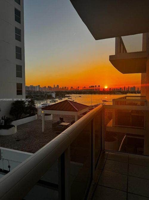 815-1900 Purdy Ave, Miami Beach, FL, 33139-1400 | Card Image