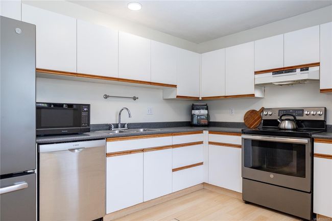 Stainless appliances | Image 14