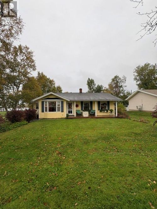 301 North Queen Elizabeth, Charlottetown, PE, C1A3B4 | Card Image