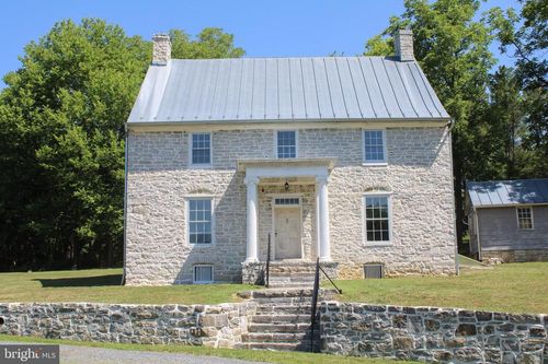 242 Fort Bowman Rd, STRASBURG, VA, 22657-3720 | Card Image