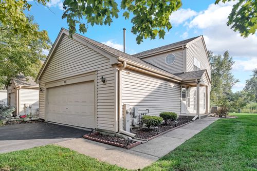 55 King Dr, Streamwood, IL, 60107-2231 | Card Image