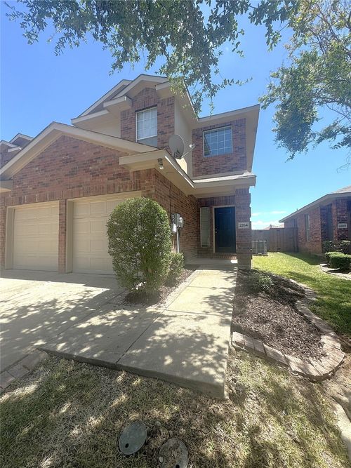 2264 Stonebrook Ln, Mesquite, TX, 75181-5105 | Card Image
