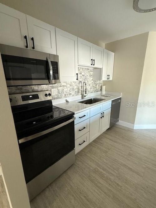b-140 Hunter Lake Dr, OLDSMAR, FL, 34677-4576 | Card Image