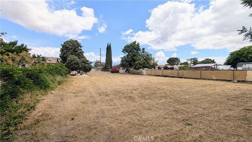 220 E Francis, Ontario, CA, 91761 | Card Image