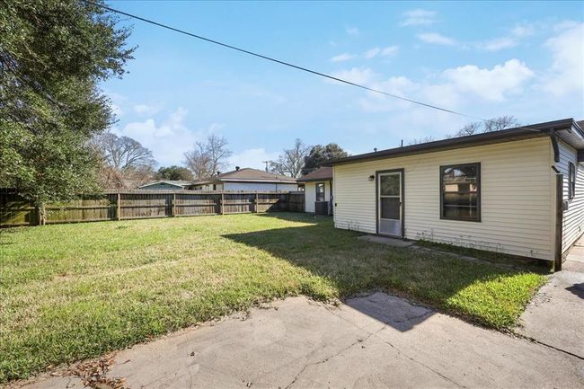 623 S 8 Th St, House other with 3 bedrooms, 2 bathrooms and null parking in Nederland TX | Image 32