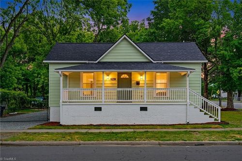 702 Maple Ave, Burlington, NC, 27215-5940 | Card Image