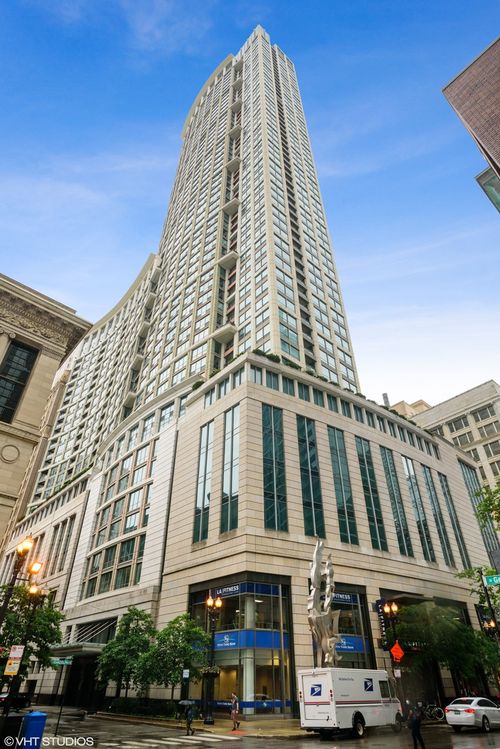 6-47-130 N Garland Court, Chicago, IL, 60602 | Card Image