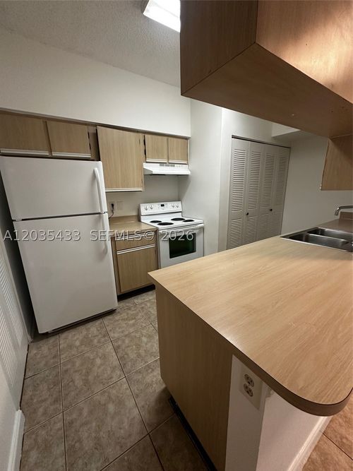 k-18356 Nw 68th Ave, Hialeah, FL, 33015-3439 | Card Image