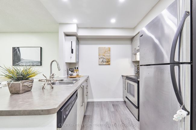 2 - 46 Petra Way, Condo with 2 bedrooms, 2 bathrooms and 2 parking in Whitby ON | Image 8