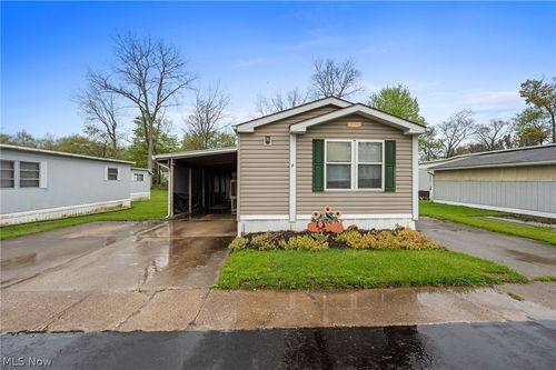 6 Laverne Ln, Chardon, OH, 44024-9238 | Card Image