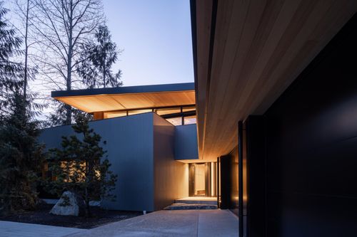 7501 Ambassador Cres, Whistler, BC, V8E0E5 | Card Image