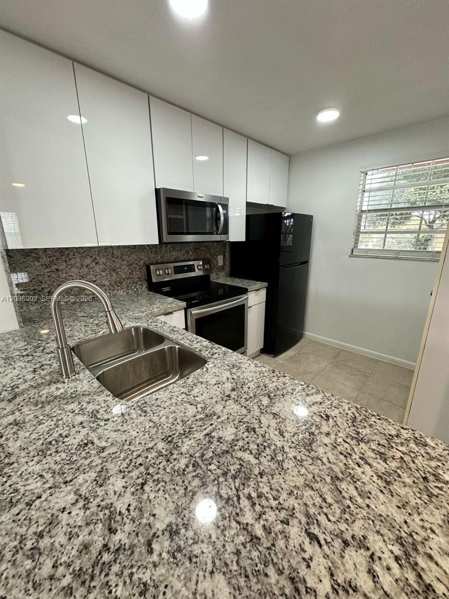 Residential Lease in Pembroke Pines