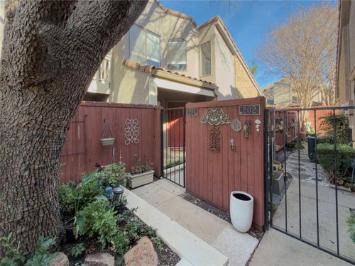 apt-204-4242 N Capistrano Dr, Dallas, TX, 75287-4006 | Card Image