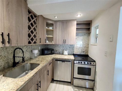 apt-5-8609 Sw 68th Ct, Pinecrest, FL, 33156-1136 | Card Image