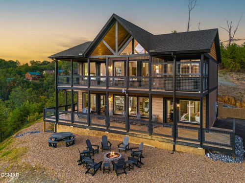 2129 Rabbit Point Way, Sevierville, TN, 37876-8832 | Card Image